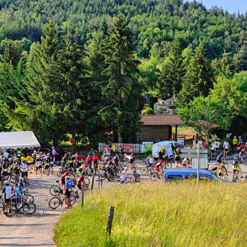 Rassemblement de cyclistes.